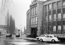 848426 Gezicht op de entree van het kantoorgebouw van de verzekeringsmaatschappij Concordia (Oudenoord 10) te Utrecht, ...